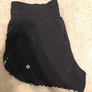 Lululemon choose a side reversible shorts